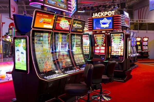 bingo88 mobile app dashboard showing live-dealer games and sports betting options